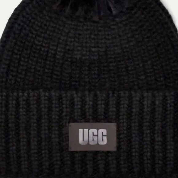 UGG chunky Rib-Knit Beanie in the color black - Picture 1 of 2